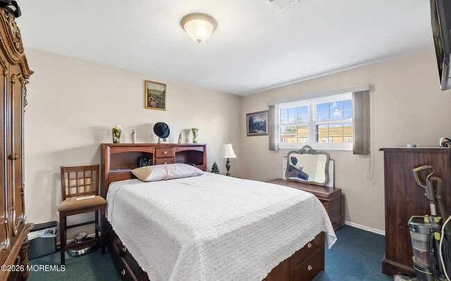 Building Photo - 390 College Dr E