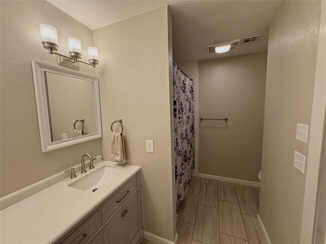 Building Photo - 408 Little Chisholm Cir