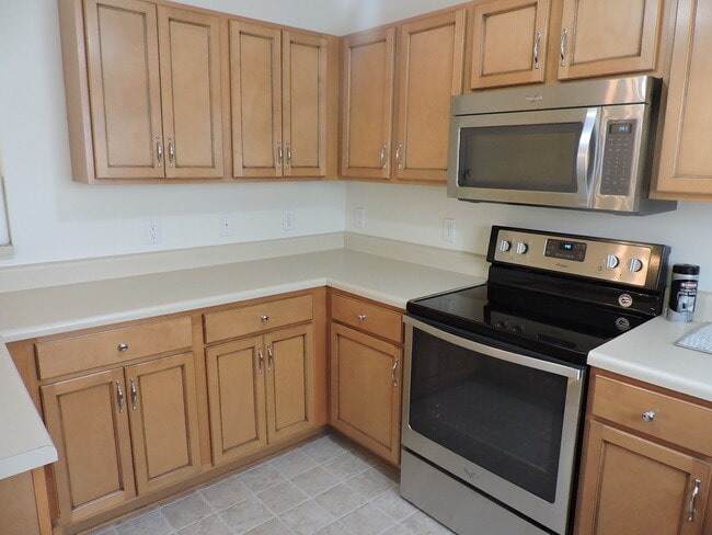 Building Photo - Townhouse Located Conveniently Near Base