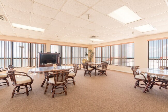 Building Photo - 545 Garfield Ave