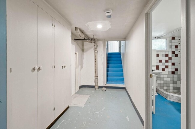 Building Photo - Amazing vintage 2-bdrm/2-bath Cully home—Giant garden, detached art studio, great location