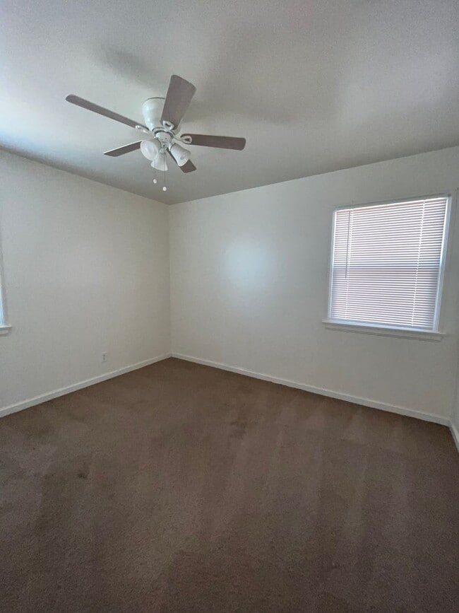 Building Photo - 1504
