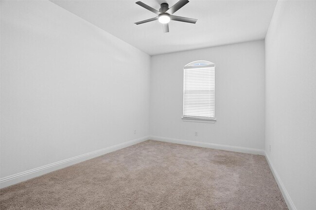 Building Photo - 513 Fieldstone Ln