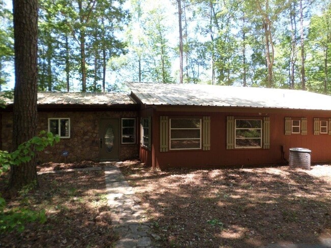 Building Photo - 170 Lake Dr