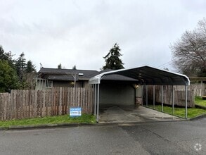 Building Photo - Newley updated 3-bedroom home features fen...