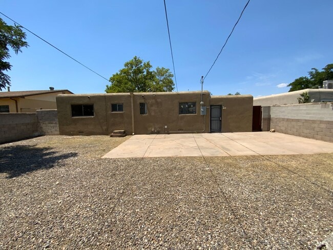 Building Photo - 3 Bedroom Single Story Home Near Gibson Blvd SE & Louisiana Blvd SE!