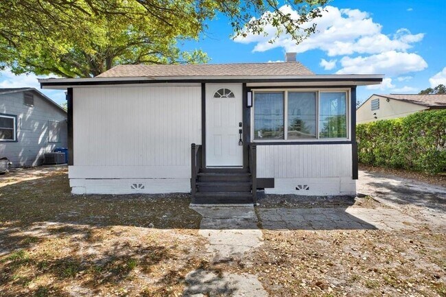 Building Photo - 4082 38th Ave N