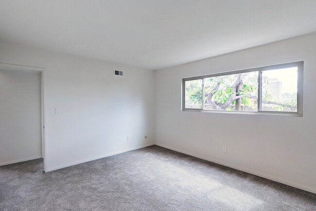 Building Photo - San Carlos West 2story with Canyon Views 5...