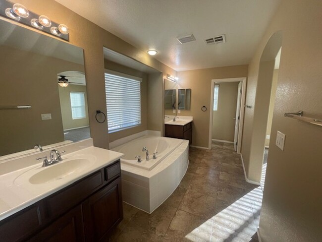 Building Photo - FANTASTIC SUMMERLIN WEST HOME!!!! LOCATED ...