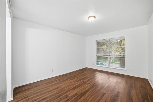 Building Photo - 334 Valley Park Dr