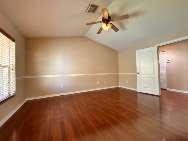 Building Photo - 266 River Bluff Ln