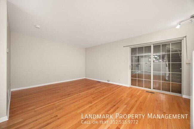 Building Photo - 824 S May St