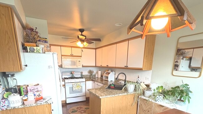Building Photo - 2552 Dickens Dr