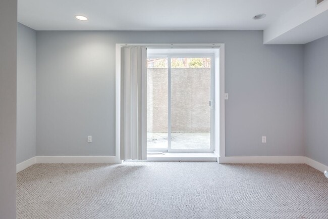 Building Photo - 2631 Catharine St