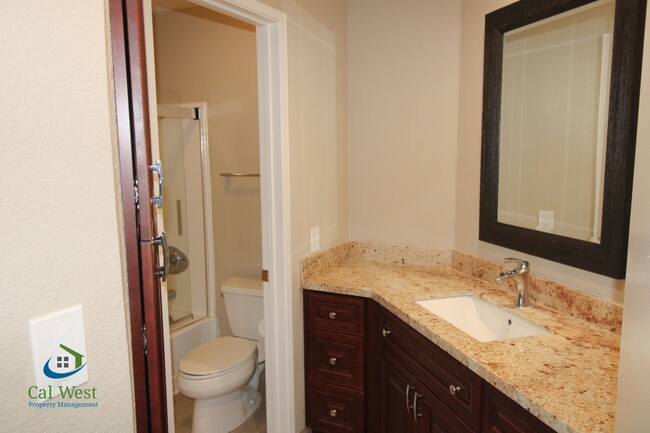 Building Photo - $2795 - 2 Bedroom, 2 Bath Condo w/ AC in G...