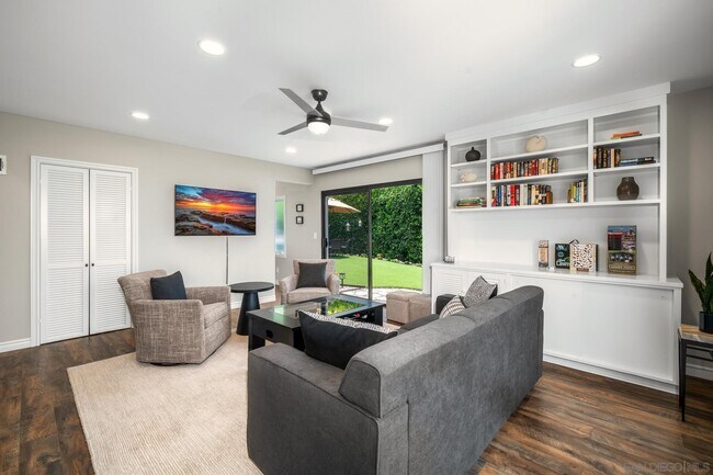 Building Photo - 7201 Country Club Dr