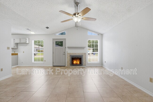 Building Photo - 1122 Hidden Creek Dr