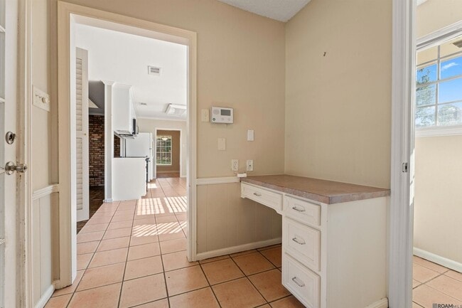 Building Photo - 685 Daventry Dr