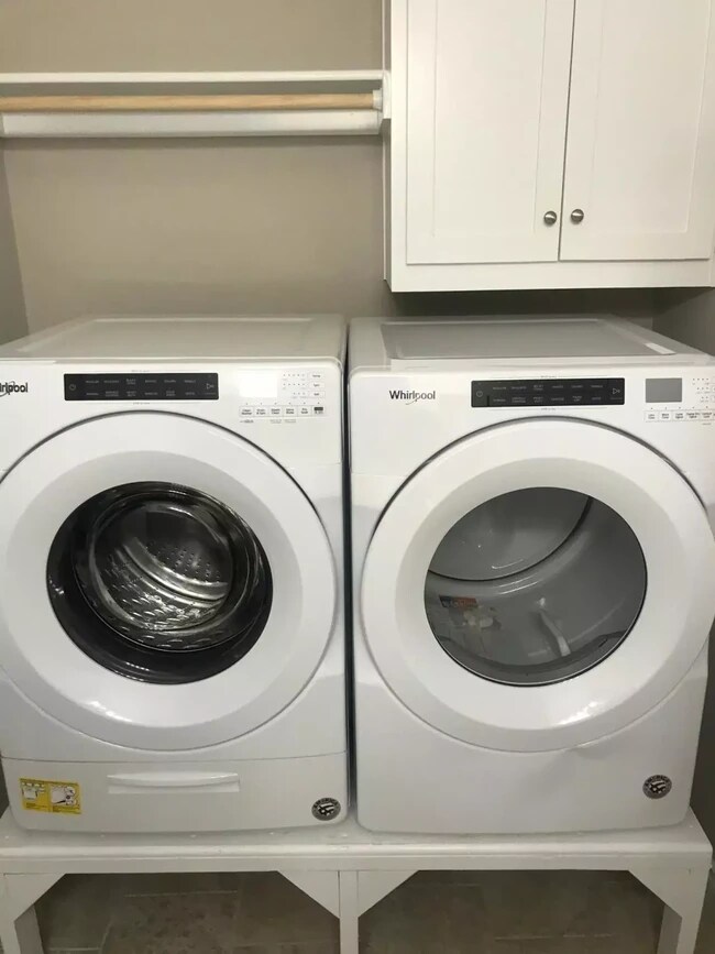 Building Photo - 632 W Clark St