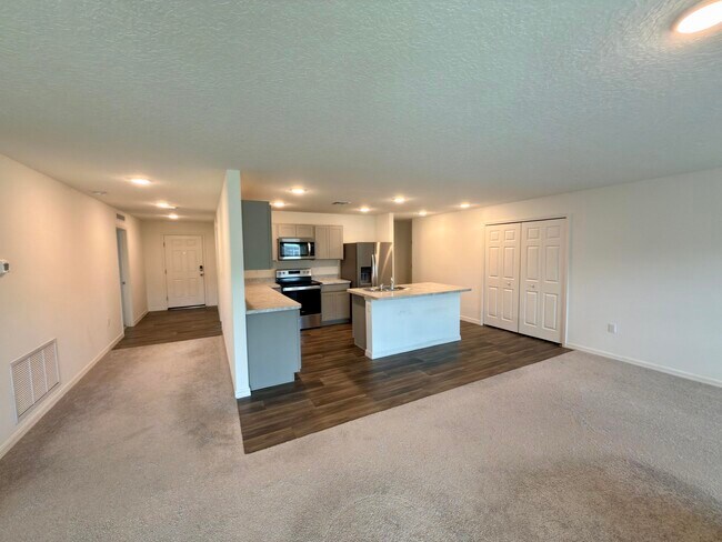 Building Photo - 6446 NW Polly Ct