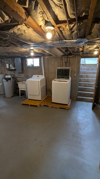 Building Photo - 1220 N Cedar Crest Blvd