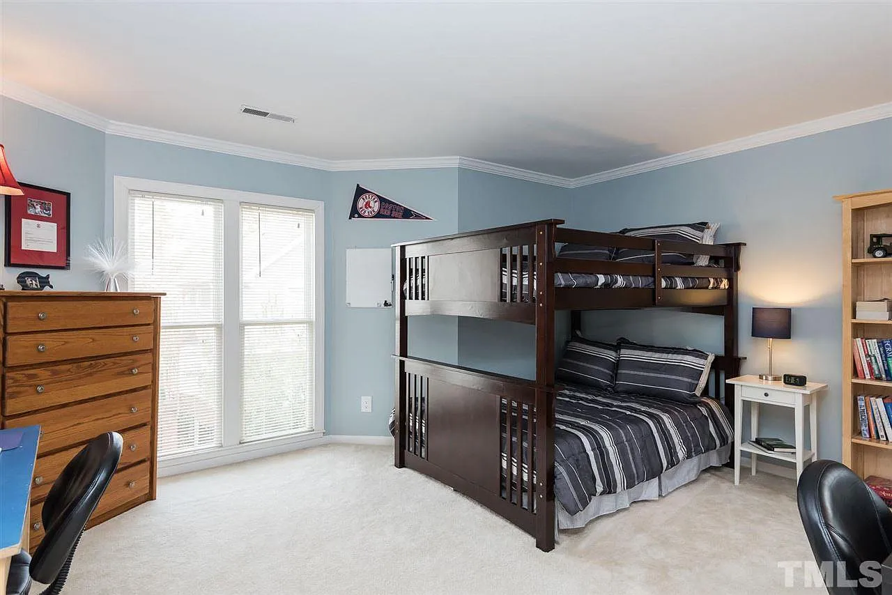 Master Bedroom - 1000 Brighthurst Dr