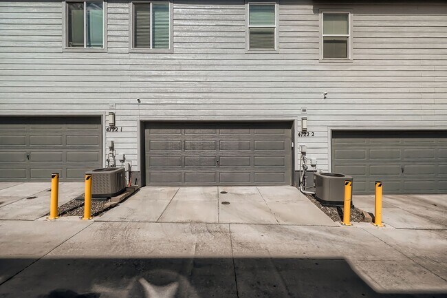 Building Photo - 4722 N Kittredge St