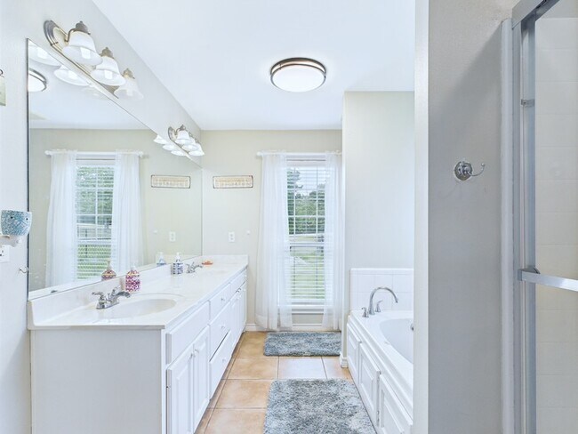 Building Photo - 1014 Redbud