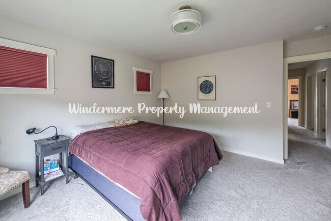 Building Photo - Gorgeous, Spacious 4 bed Home, CK Schools, LARGE fully fenced yard - A/C, close to trails and more!