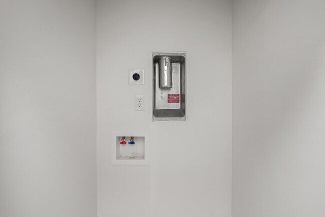 Building Photo - 2450 Wickersham Ln