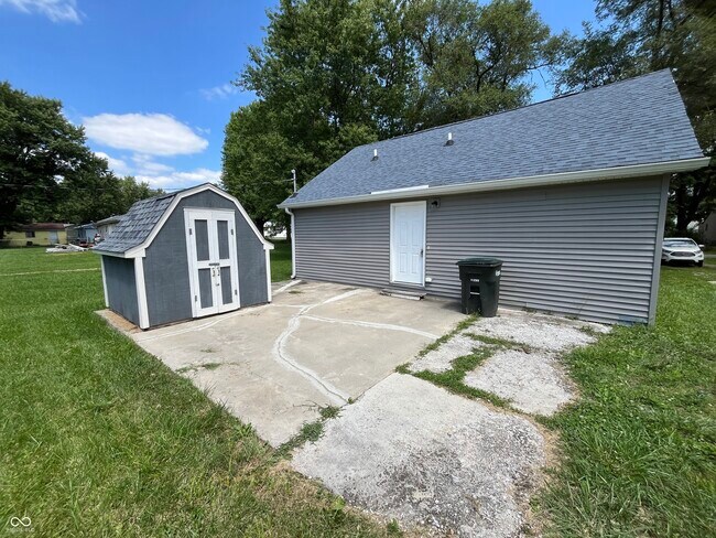 Building Photo - 611 N Waldemere Ave