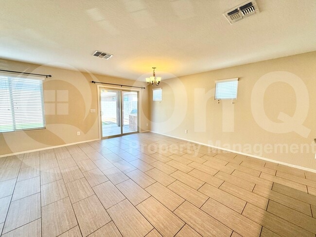 Building Photo - 1147 S Sawyer
