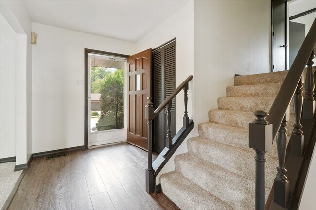 Building Photo - 2516 Westminister Dr