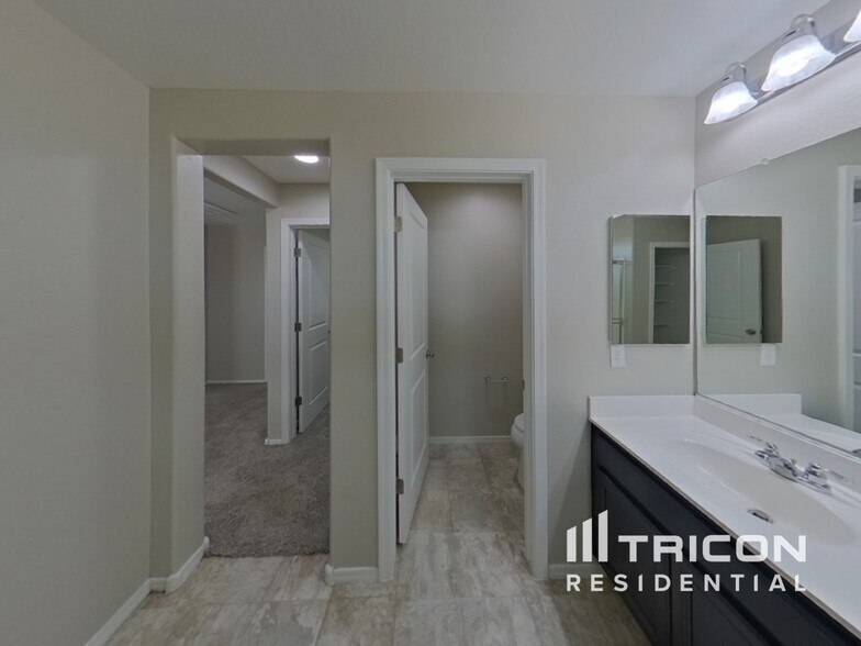 Building Photo - 40859 W Portis Dr