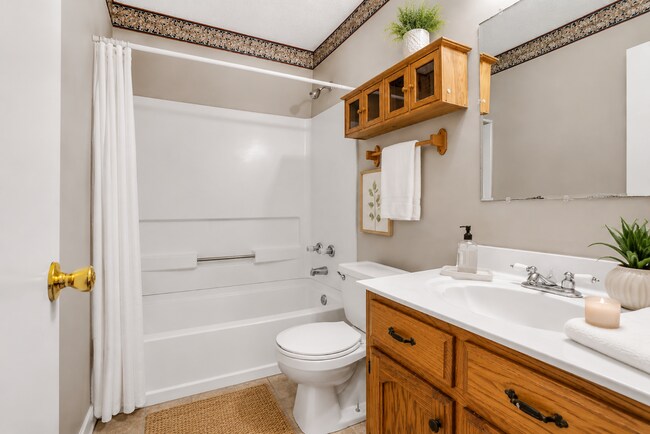 Building Photo - Move-In Ready 3BR/2BA Home with Large Backyard – Only $1,225/Month!