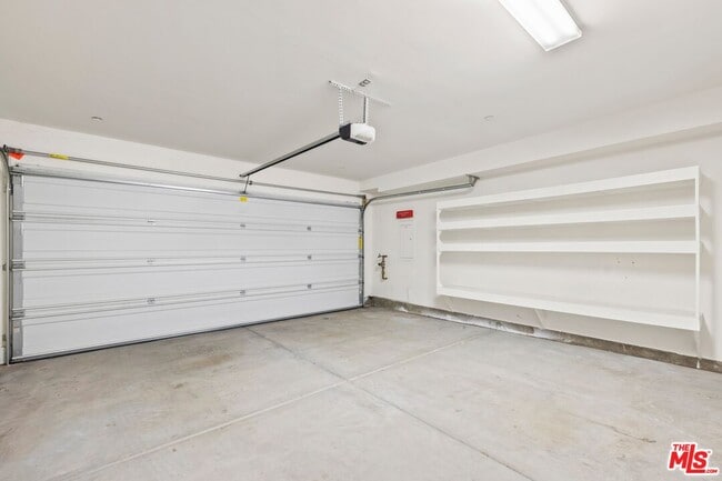 Building Photo - 2205 Selig Dr