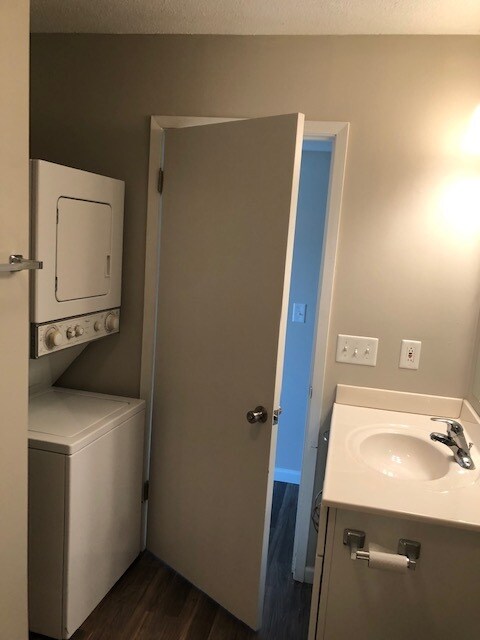 Building Photo - 3370 Winston Dr