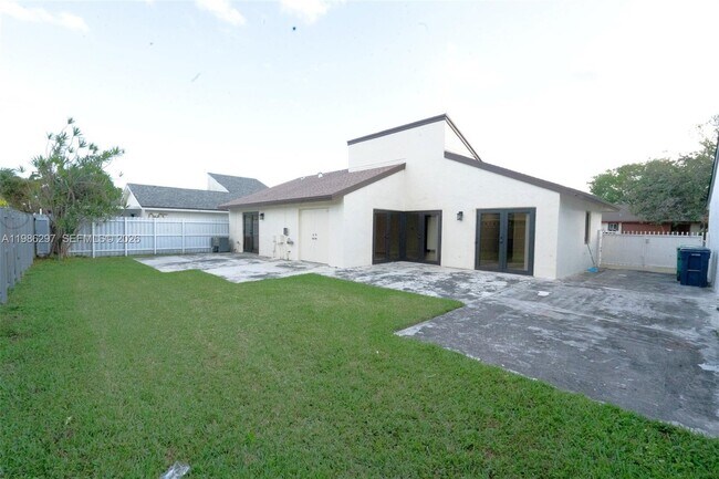 Building Photo - 21009 SW 124th Ave Rd