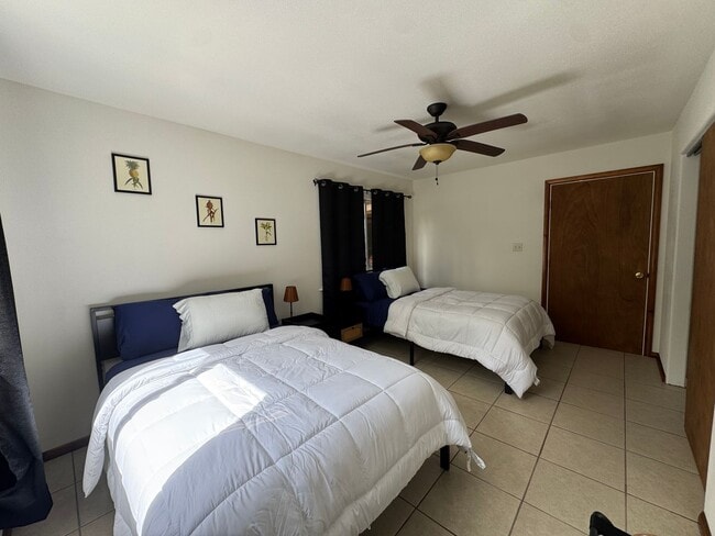 Building Photo - Utilities Included 2 Bedroom / 1 Bath Apartment