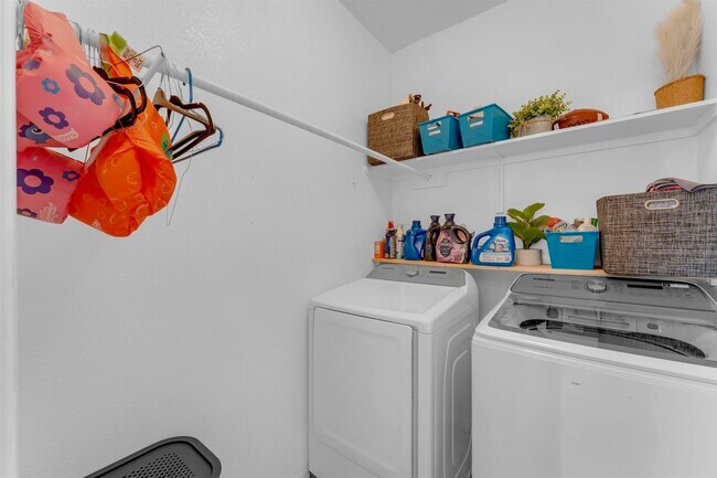 Building Photo - 102 Cailin Ct