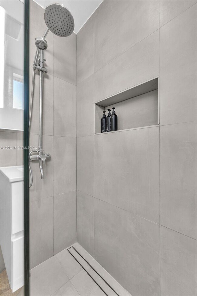 Building Photo - 1130 Venetian Way