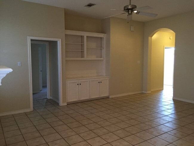 Building Photo - COZY BRICK HOME IN CONVENIENT LOCATION, NEAR SCHOOLS!