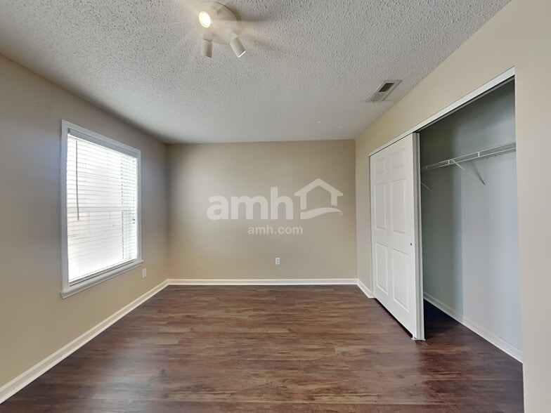 Building Photo - 6425 W Cedar Chase Dr