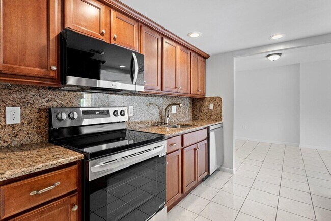 Building Photo - 951 De Soto Rd