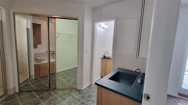 Building Photo - 2800 Hammock Grove Rd