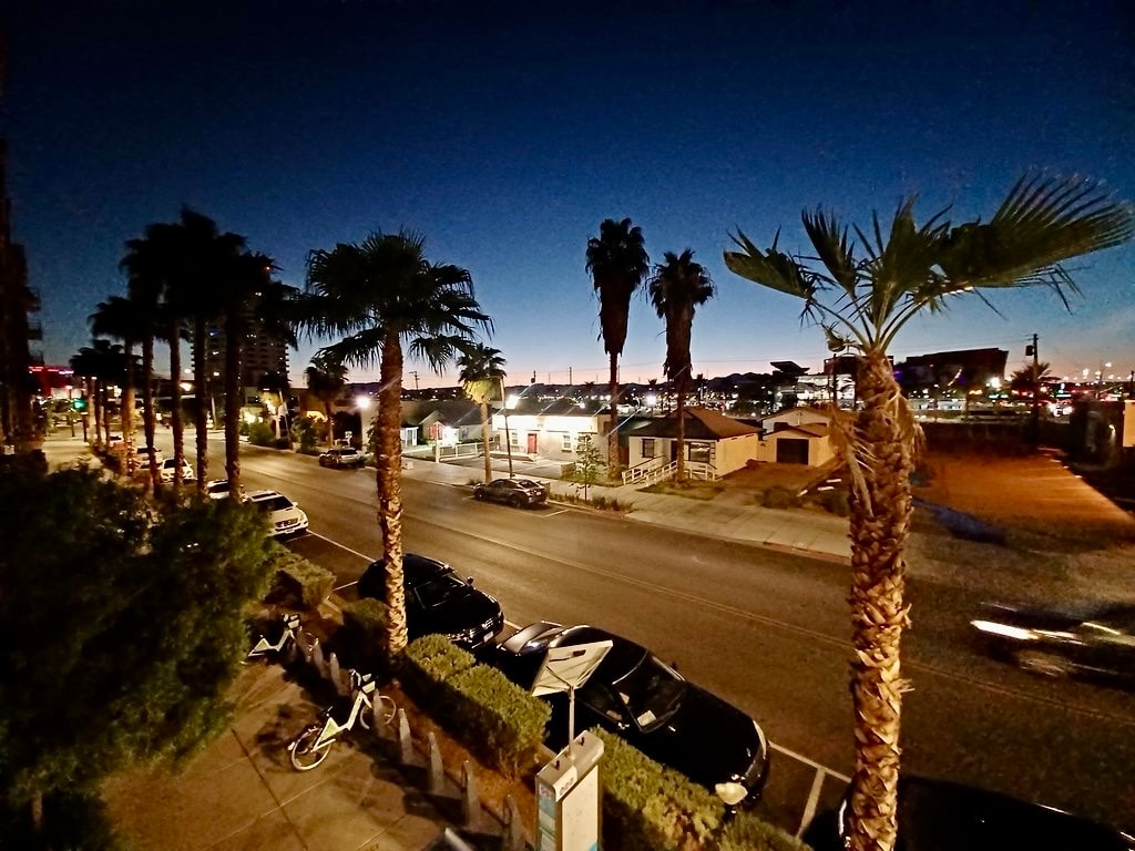 Building Photo - 353 E Bonneville Ave