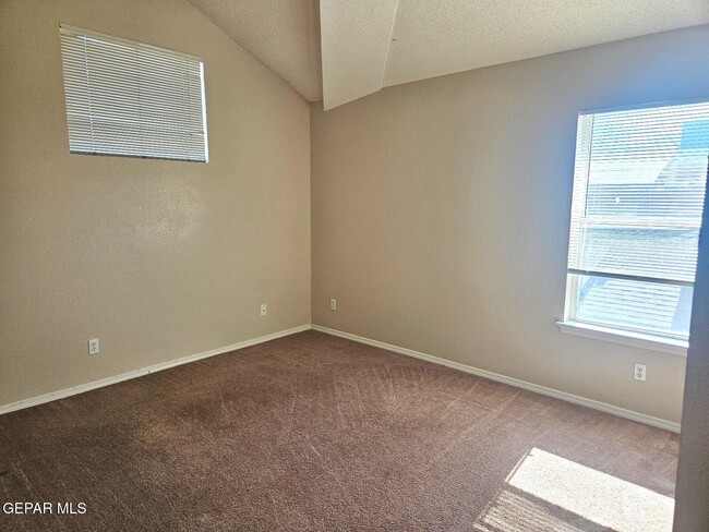 Building Photo - 12604 Sun Terrace Ave