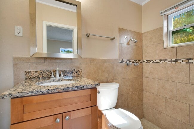 Building Photo - 1800 E Harding St