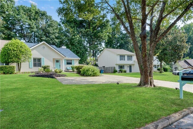 Building Photo - 5097 Village Green Way