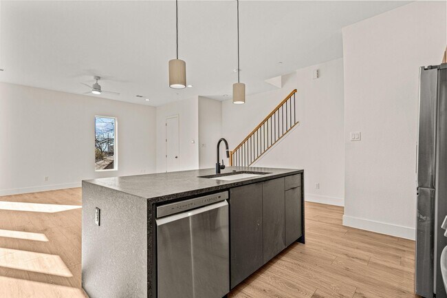 Building Photo - 2206 Arroyo Ave